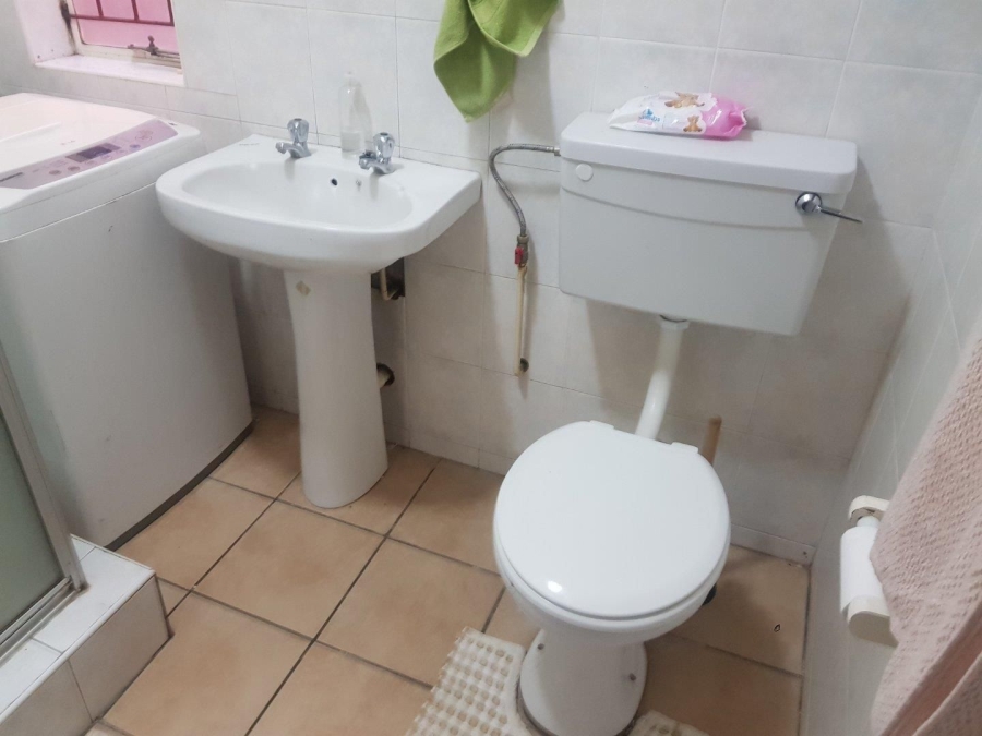 2 Bedroom Property for Sale in Kannoniers Park North West